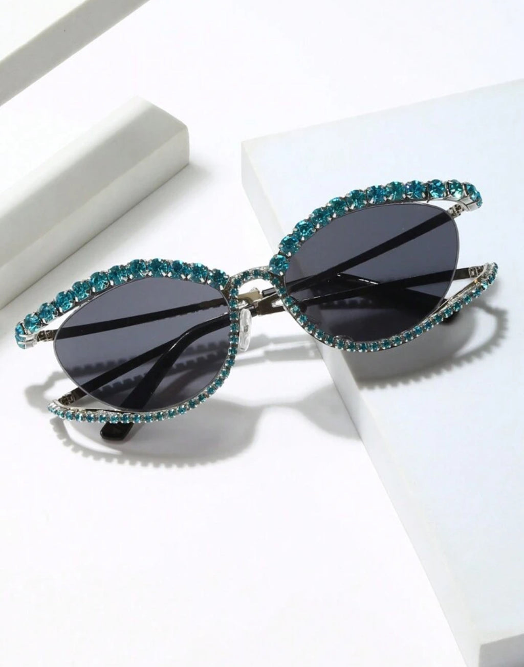 DIAMONTÈ Oval Sunglasses image 1
